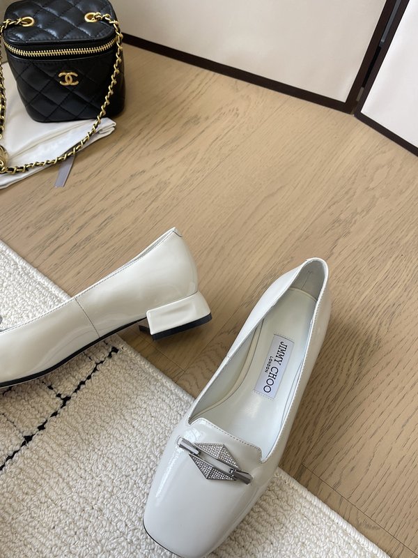 Jimmy Choo 양가죽 플라워 장식 뾰족코 플랫 슈 001-171687
