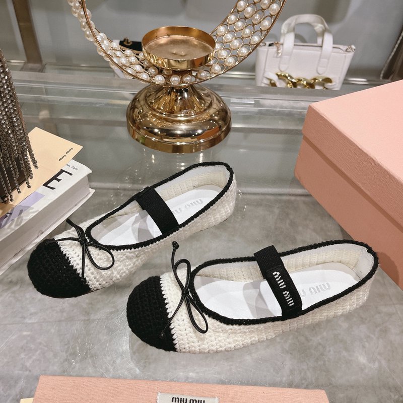미우미우 새틴 발레리나 플랫 슈즈 001-172045