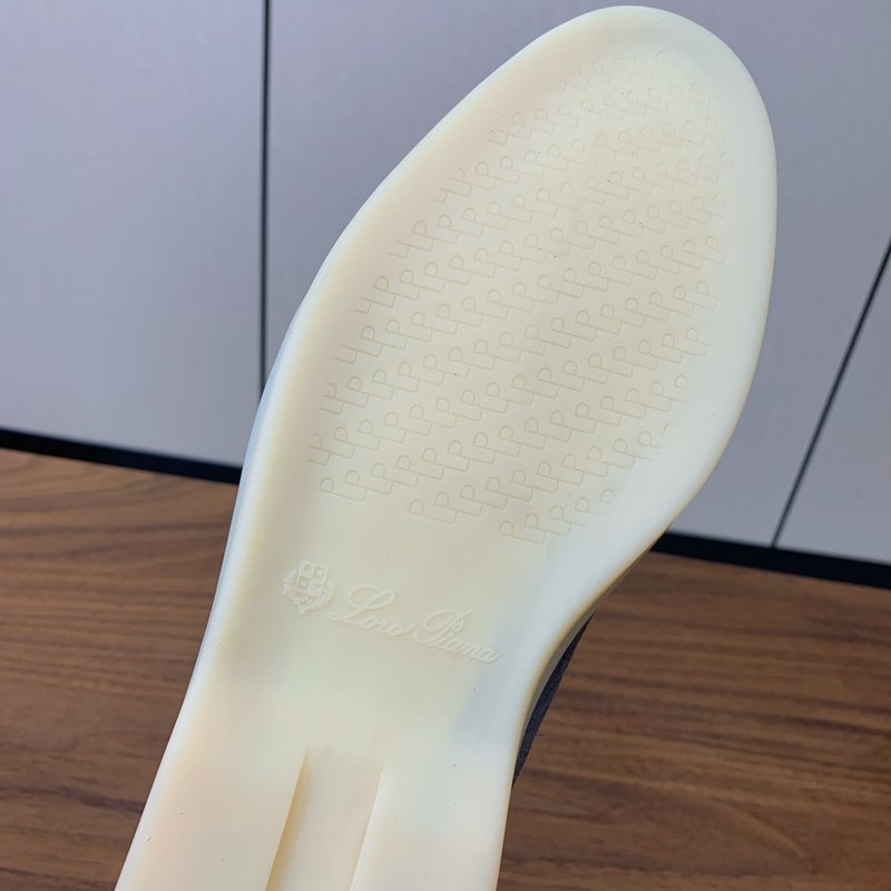 로로 피아나 남성 스웨이드 뮬 샌들 001-172090