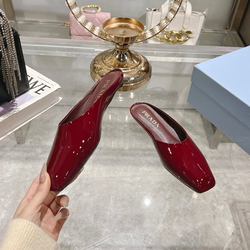 프라다 스퀘어 토 백리스 레더 샌들 001-172297