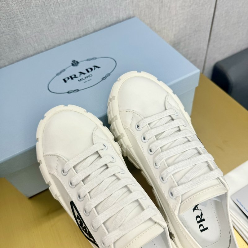 프라다 로고 프린트 두꺼운 밑단 캔버스 캐주얼 슈즈 001-172500