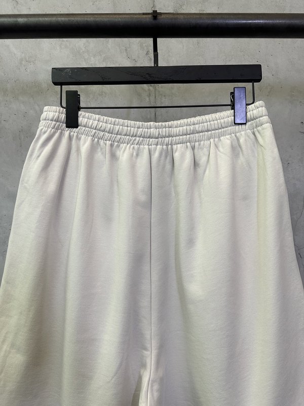 발렌시아가 콜라 웨이브 로고 자수 캐주얼 반바지 001-173214