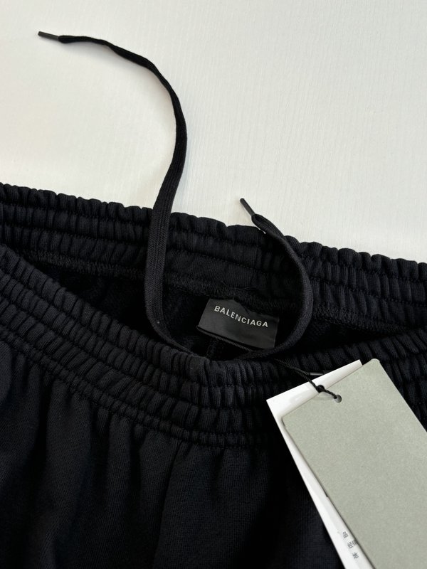 발렌시아가 자수 하프 팬츠 001-173238