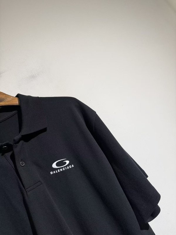 발렌시아가 블랙 로고 폴로 셔츠 001-173244
