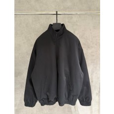 발렌시아가 쇼트 스탠드 칼라 다운 재킷 001-173384