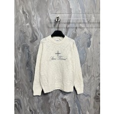 스톤 아일랜드 홀리데이 한정 로고 자수 니트 스웨터 001-173439