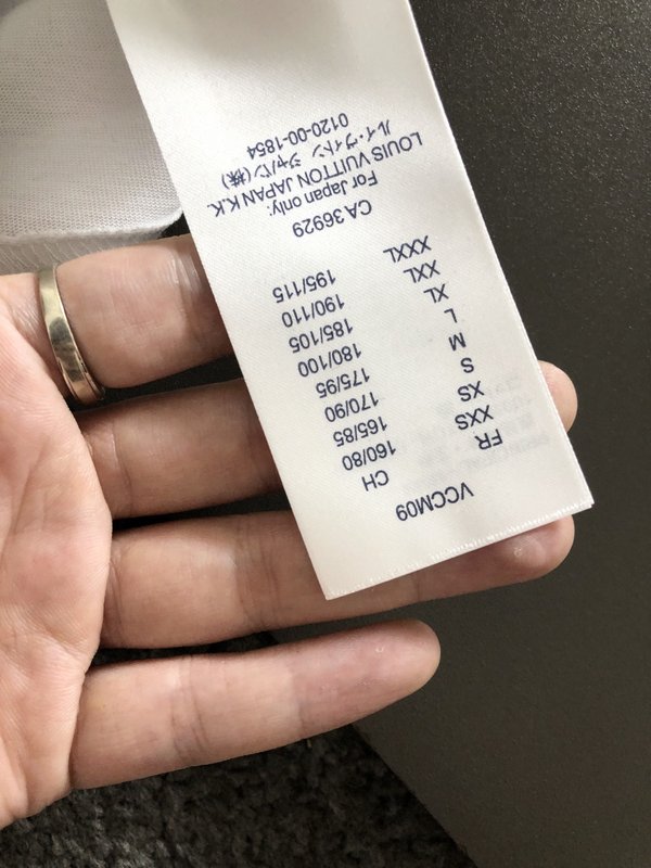 루이비통 남성 심플 로고 반팔 티셔츠 001-174344