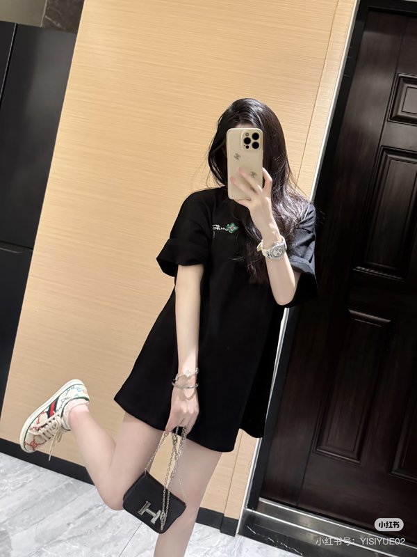 루이비통 크리에이티브 자수 라운드넥 반팔 티셔츠 001-174385