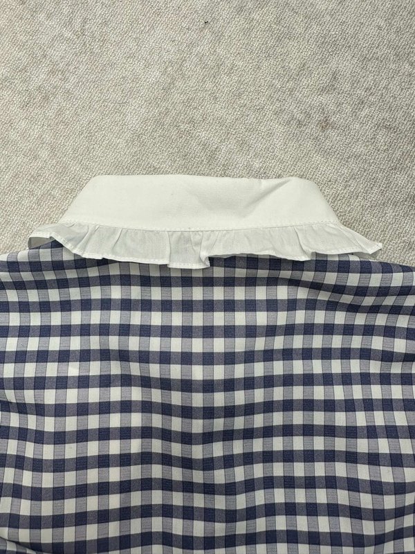 셀린 클래식 컬러 블록 러플 칼라 자수 셔츠 001-174578