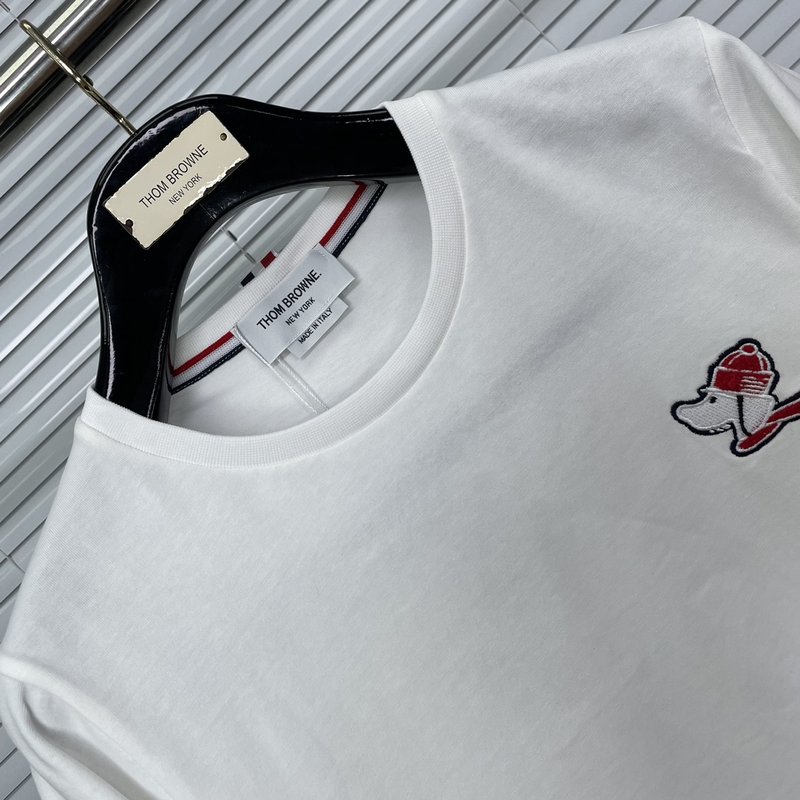 톰브라운 슬레지독 자수 순면 라운드넥 반팔 티셔츠 001-175081