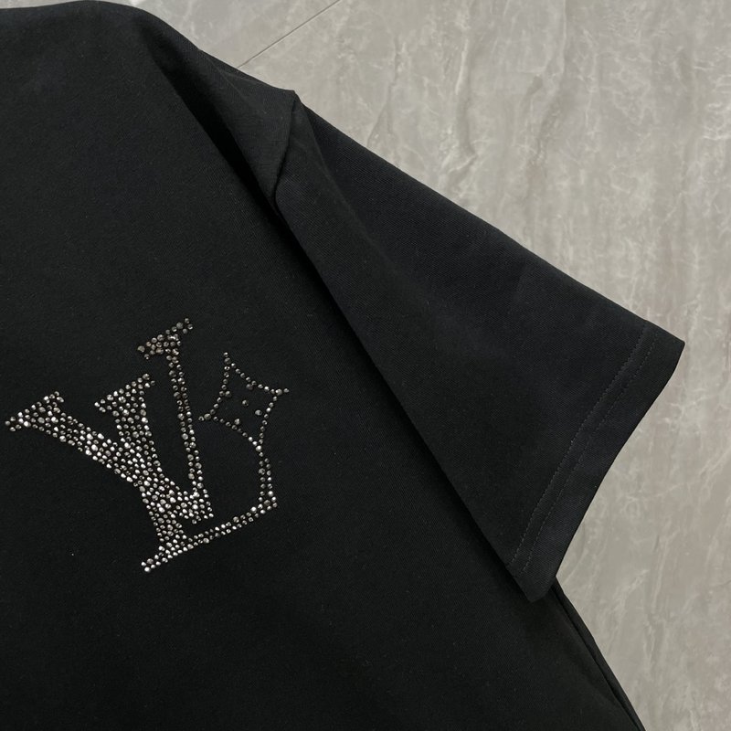 26SS早春新刊 LV 로고 자수 반팔 티셔츠 001-175093