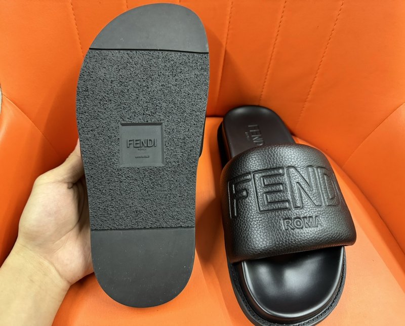 펜디 FENDI 신규 남성 슬리퍼 001-177446