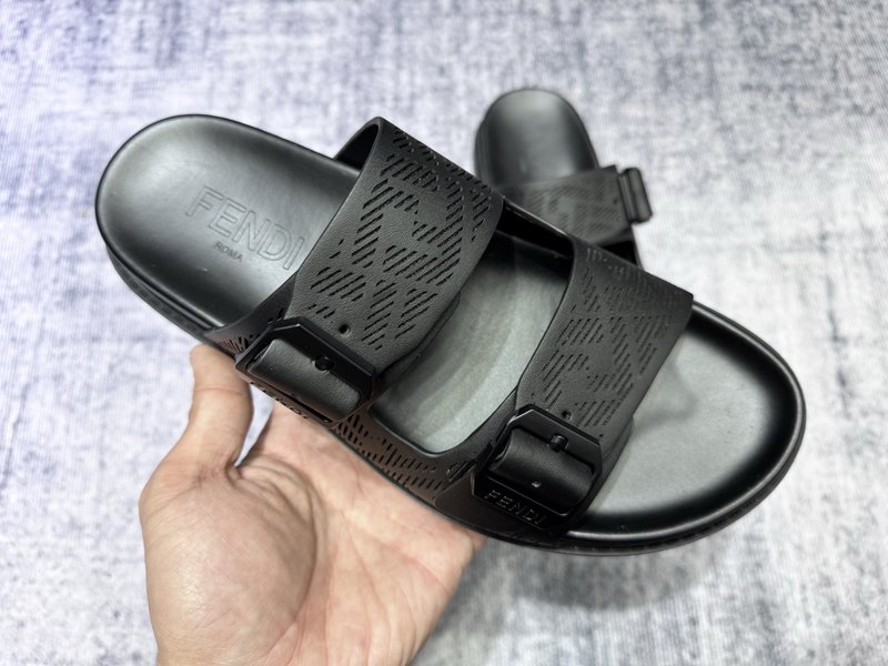 펜디 FENDI 블랙 캐주얼 슬리퍼 001-177526