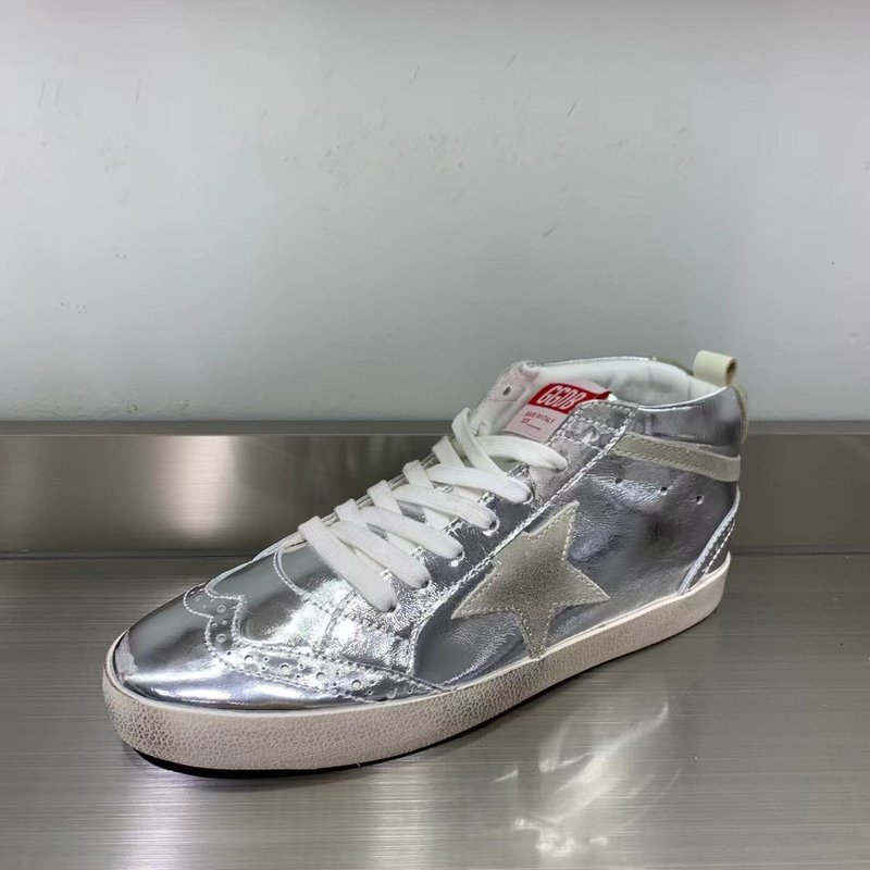 Golden Goose 미드 스타 운동화 001-179508