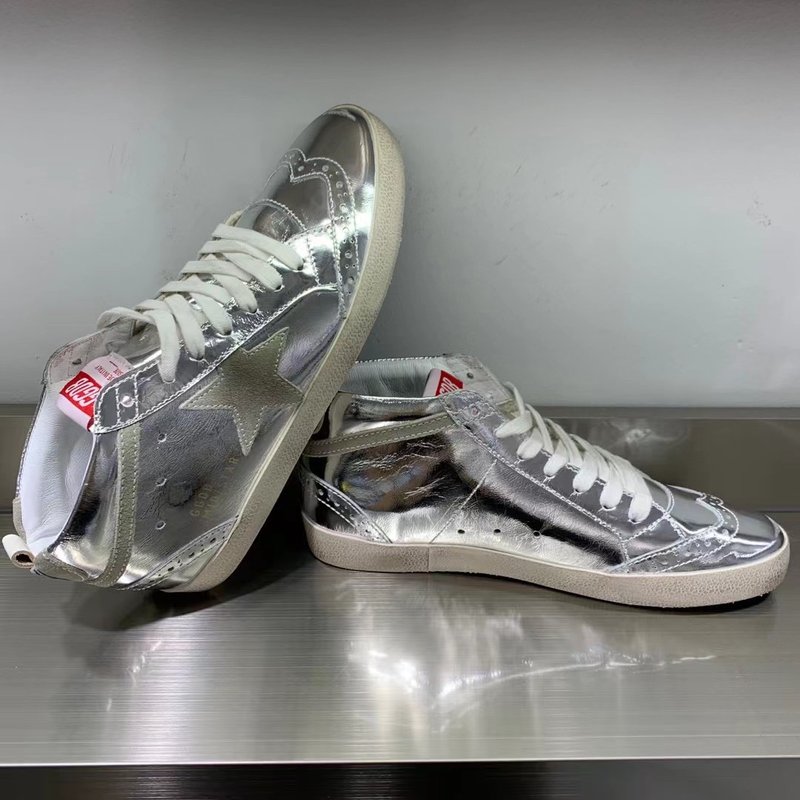Golden Goose 미드 스타 운동화 001-179508