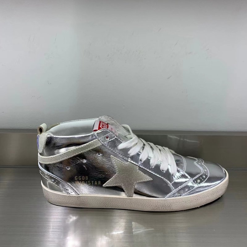 Golden Goose 미드 스타 운동화 001-179508
