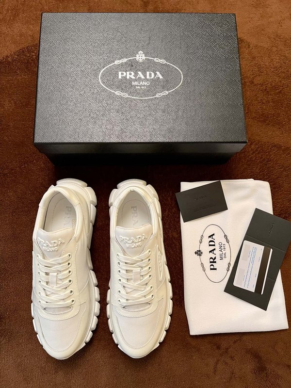 프라다 PRADA 레더 패더 스니커즈 001-179551