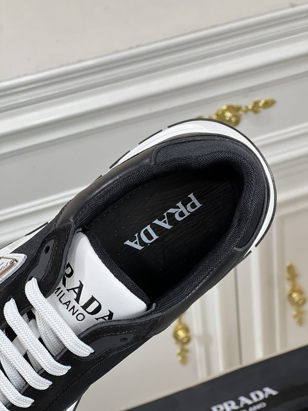 Prada 남성 캐주얼 레더 스니커즈 001-179702