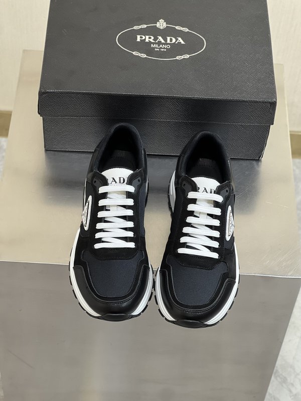 Prada 남성 캐주얼 레더 스니커즈 001-179702