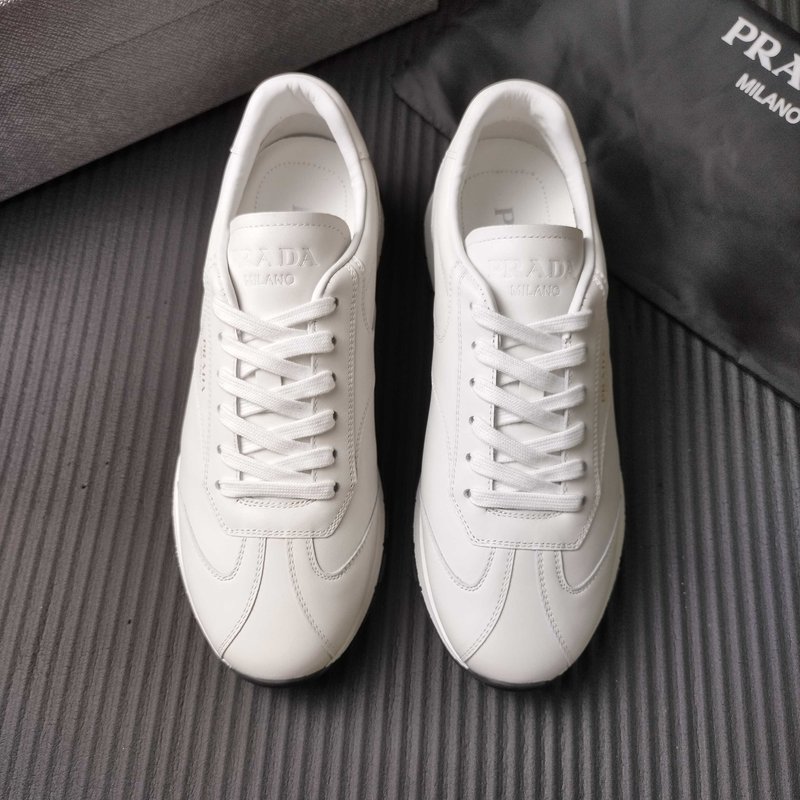 PRADA 화이트 가죽 캐주얼 슈즈 001-179887