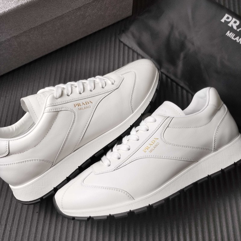 PRADA 화이트 가죽 캐주얼 슈즈 001-179887
