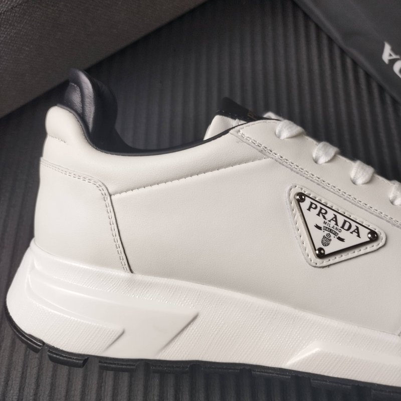PRADA 프라다 클래식 삼각 로고 운동화 001-179888