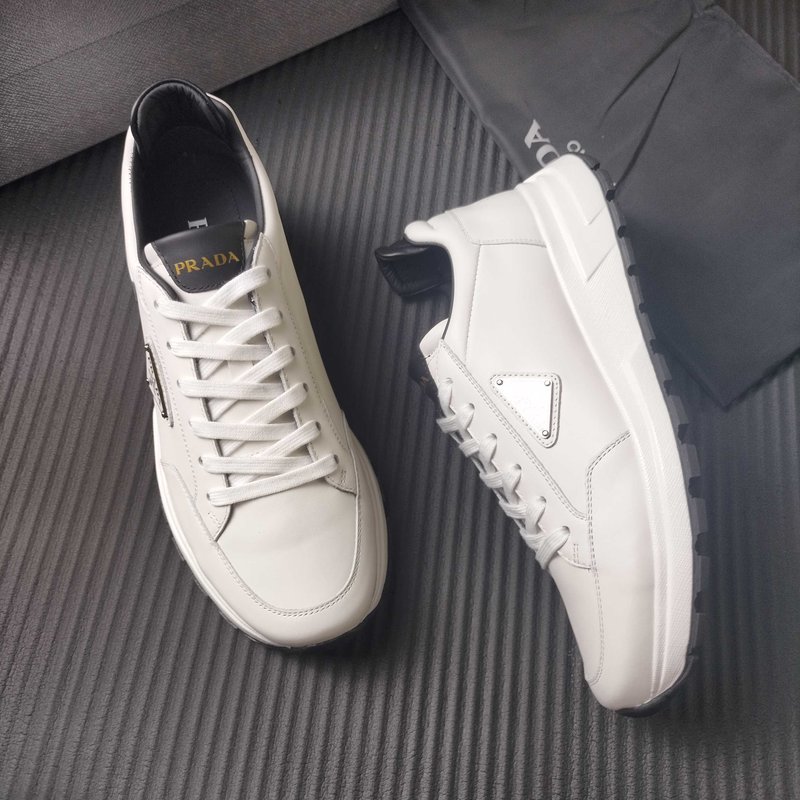 PRADA 프라다 클래식 삼각 로고 운동화 001-179888
