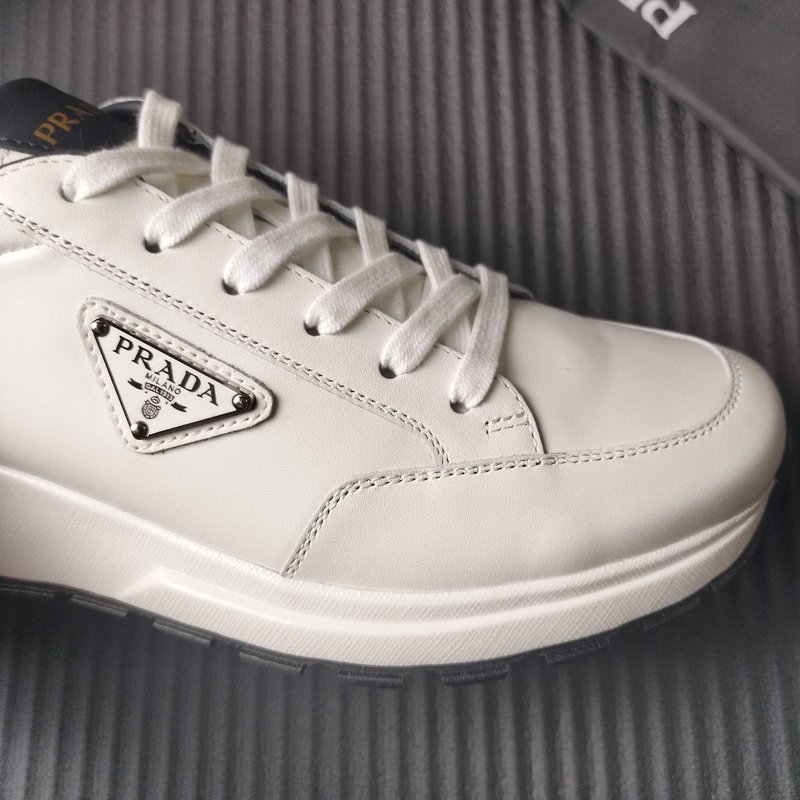 PRADA 프라다 클래식 삼각 로고 운동화 001-179888