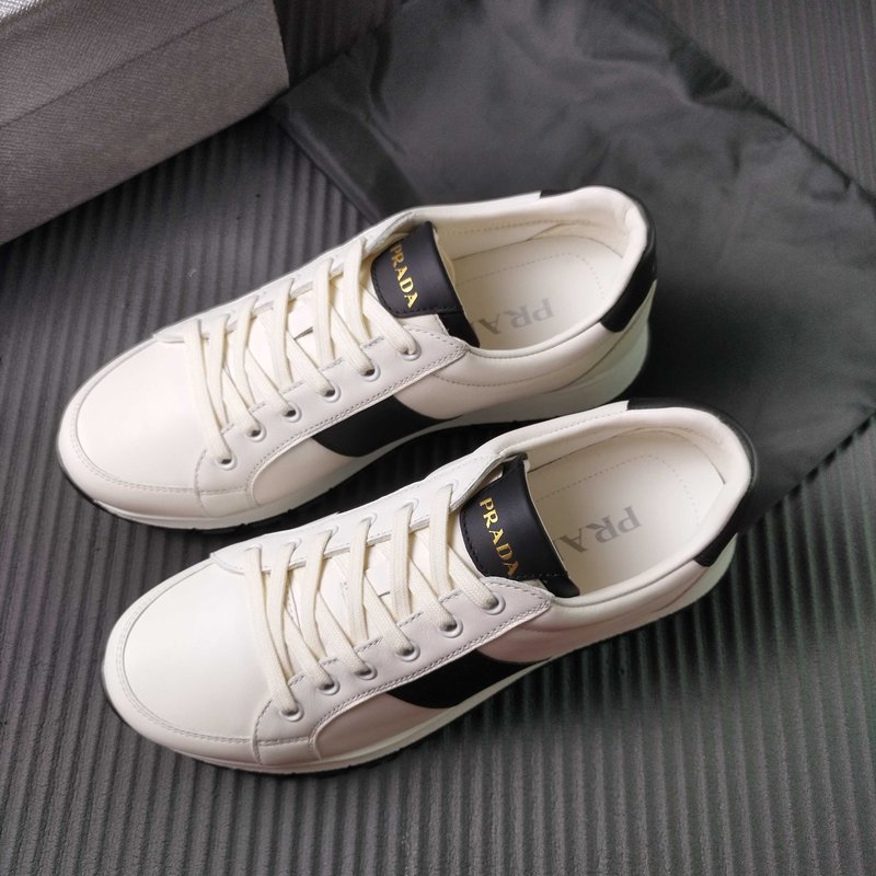 PRADA 프라다 클래식 블랙 화이트 스니커즈 001-180005