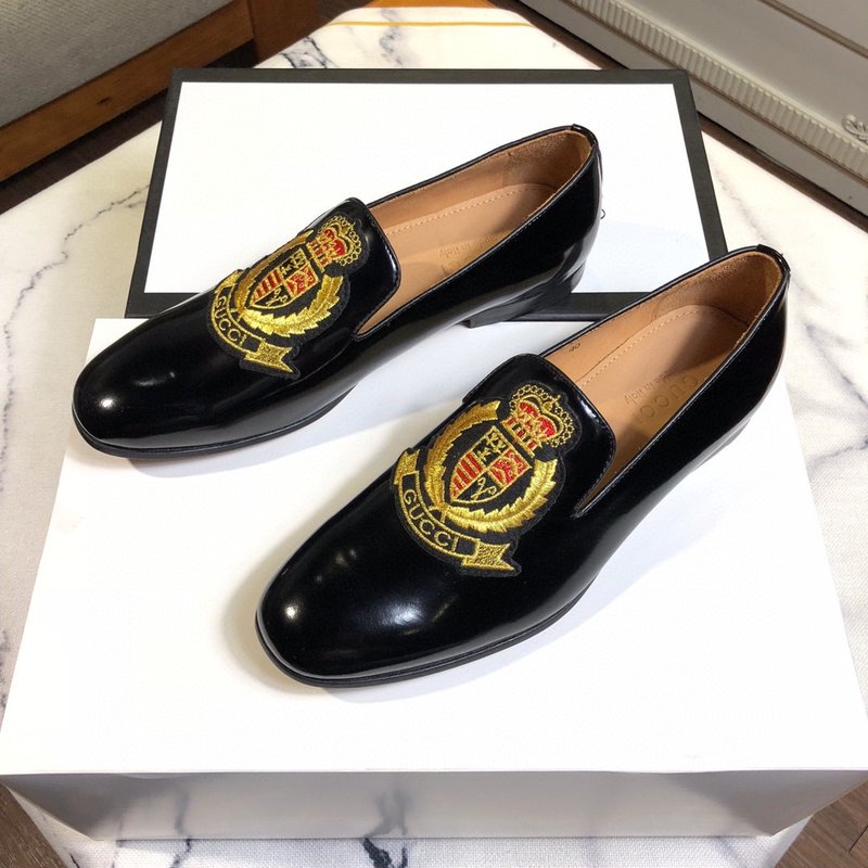 Gucci 클래식 가죽 바닥 구두 001-180136