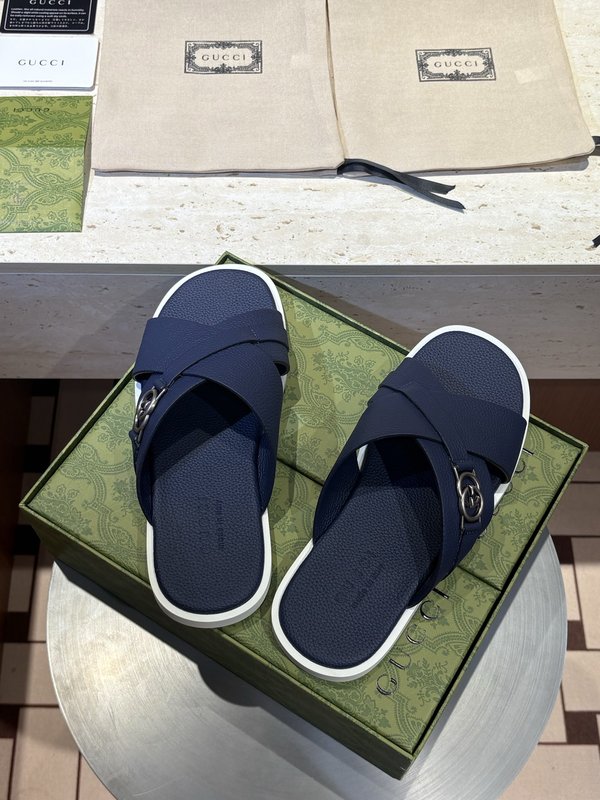 GUCCI 남성 크로스 인터로킹 더블 G 샌들 001-180398