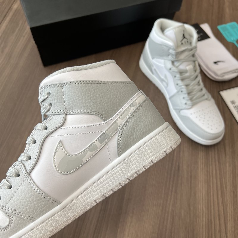 Air Jordan 1 Mid 백색 회색 카모 운동화 001-180453