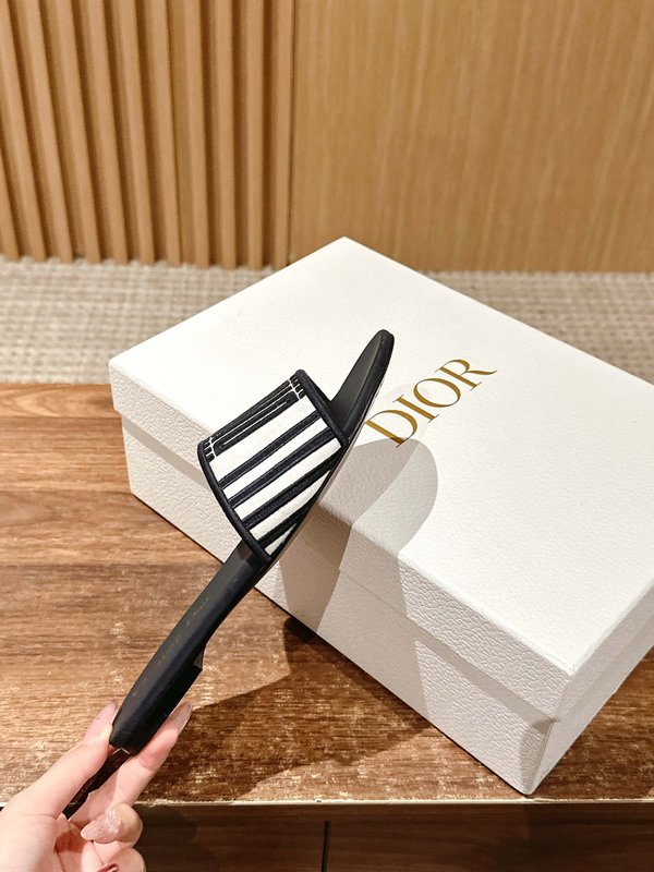 디올春夏新제품 자수 가죽 슬리퍼 001-182403