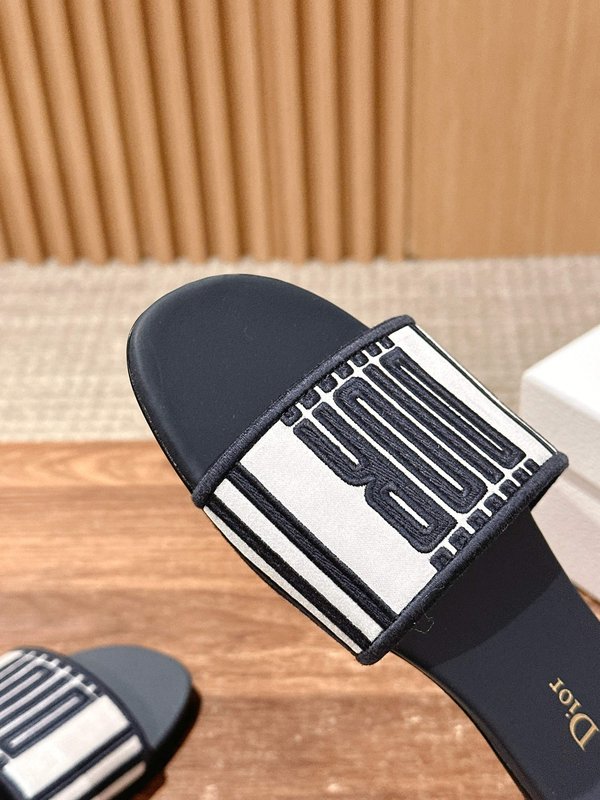 디올春夏新제품 자수 가죽 슬리퍼 001-182403