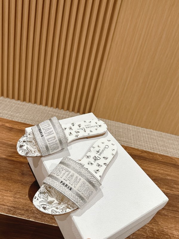 디올春夏新제품 자수 가죽 슬리퍼 001-182410