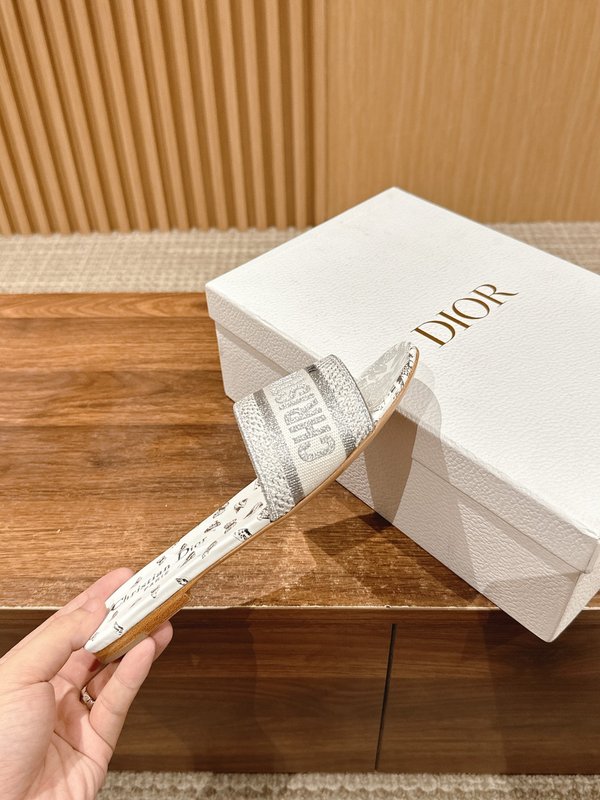 디올春夏新제품 자수 가죽 슬리퍼 001-182410