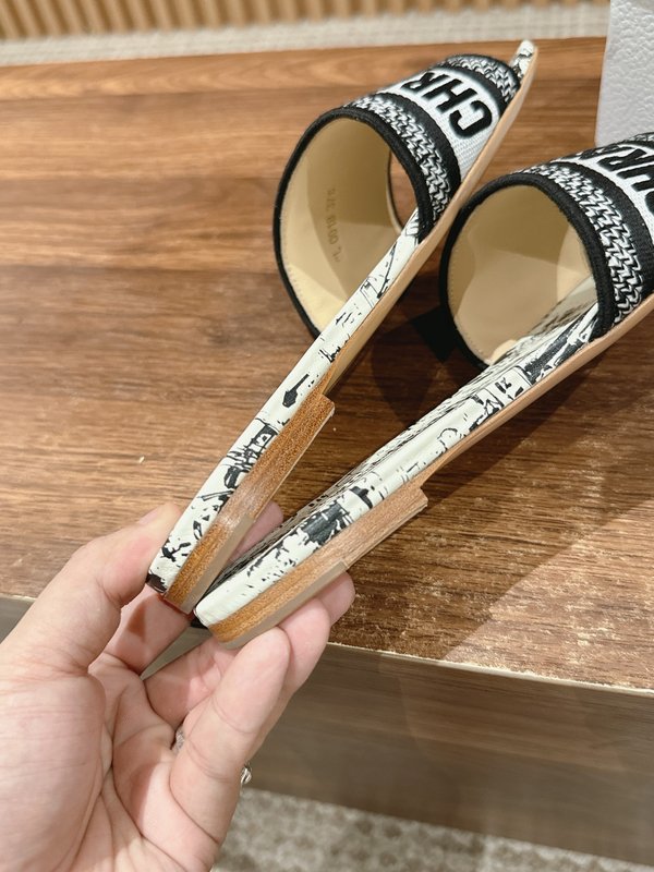 디올春夏新제품 자수 가죽 슬리퍼 001-182411