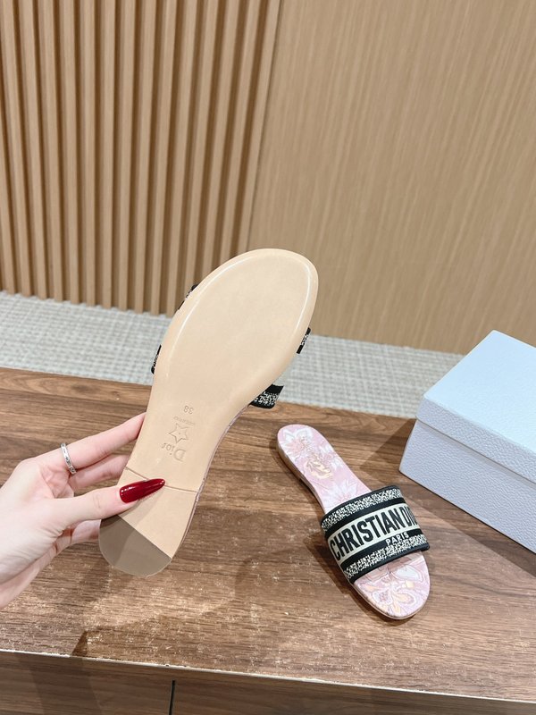 디올 봄여름 신상 자수 가죽 슬리퍼 001-182418