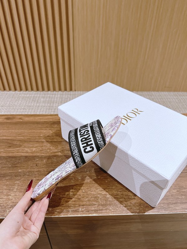 디올 봄여름 신상 자수 가죽 슬리퍼 001-182419