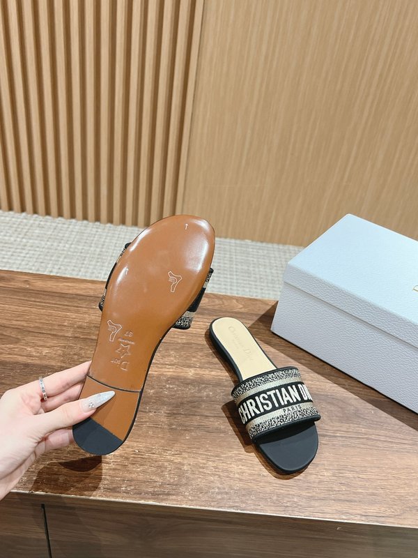 디올春夏新제품 자수 가죽 슬리퍼 001-182423