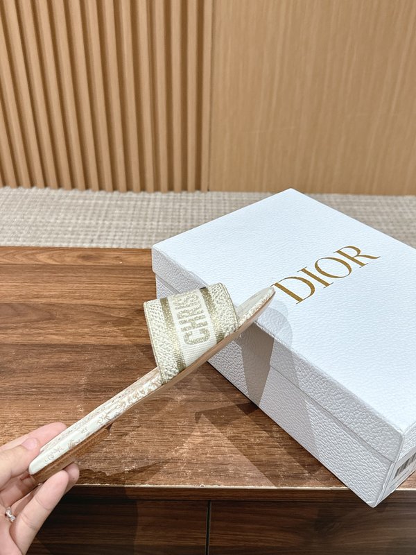 디올 봄여름 신상 자수 플랫 슬리퍼 001-182436