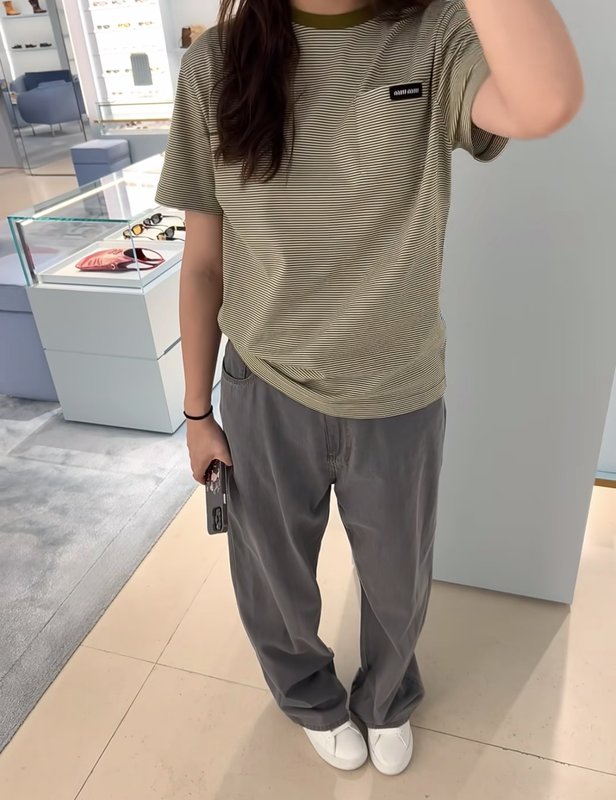 미우미우 올리브 스트라이프 라운드 티셔츠 001-182725