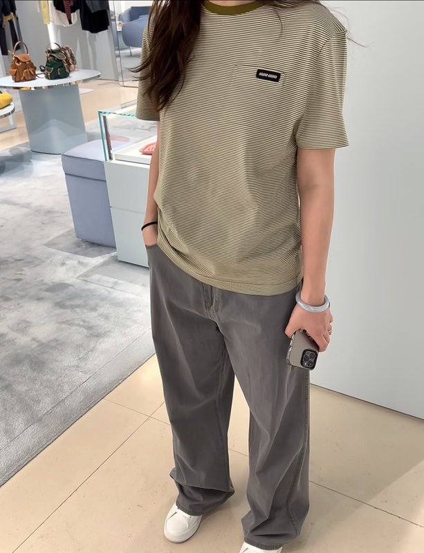 미우미우 올리브 스트라이프 라운드 티셔츠 001-182725