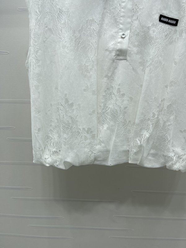 미우미우 인형 칼라 민소매 레이스 셔츠 001-182737