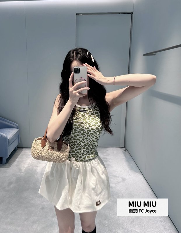 미우미우 그린 프린트 라운드넥 조끼 001-182776