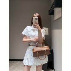 미우미우 화이트 디스크 칼라 지퍼 셔츠 스커트 세트 001-182817