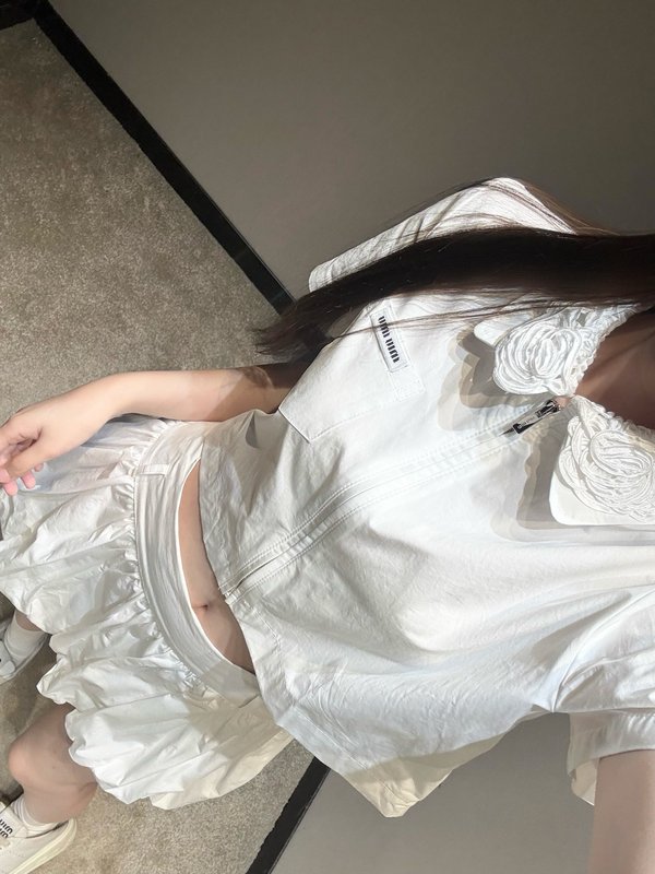 미우미우 화이트 디스크 칼라 지퍼 셔츠 스커트 세트 001-182817