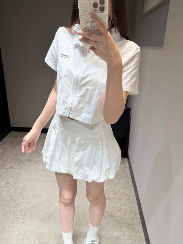미우미우 화이트 디스크 칼라 지퍼 셔츠 스커트 세트 001-182817