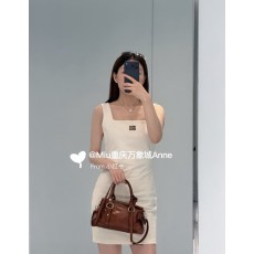 미우미우 스타일 스퀘어 넥 자수 민소매 원피스 001-182831