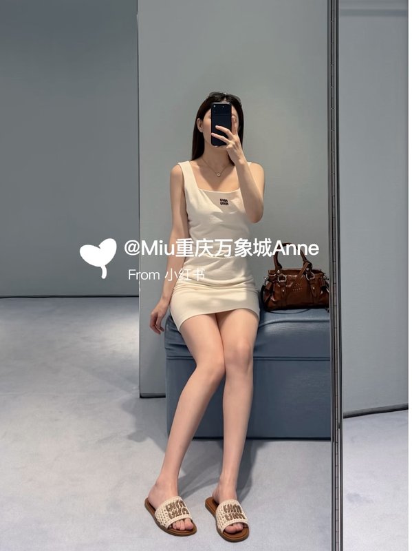 미우미우 스타일 스퀘어 넥 자수 민소매 원피스 001-182831